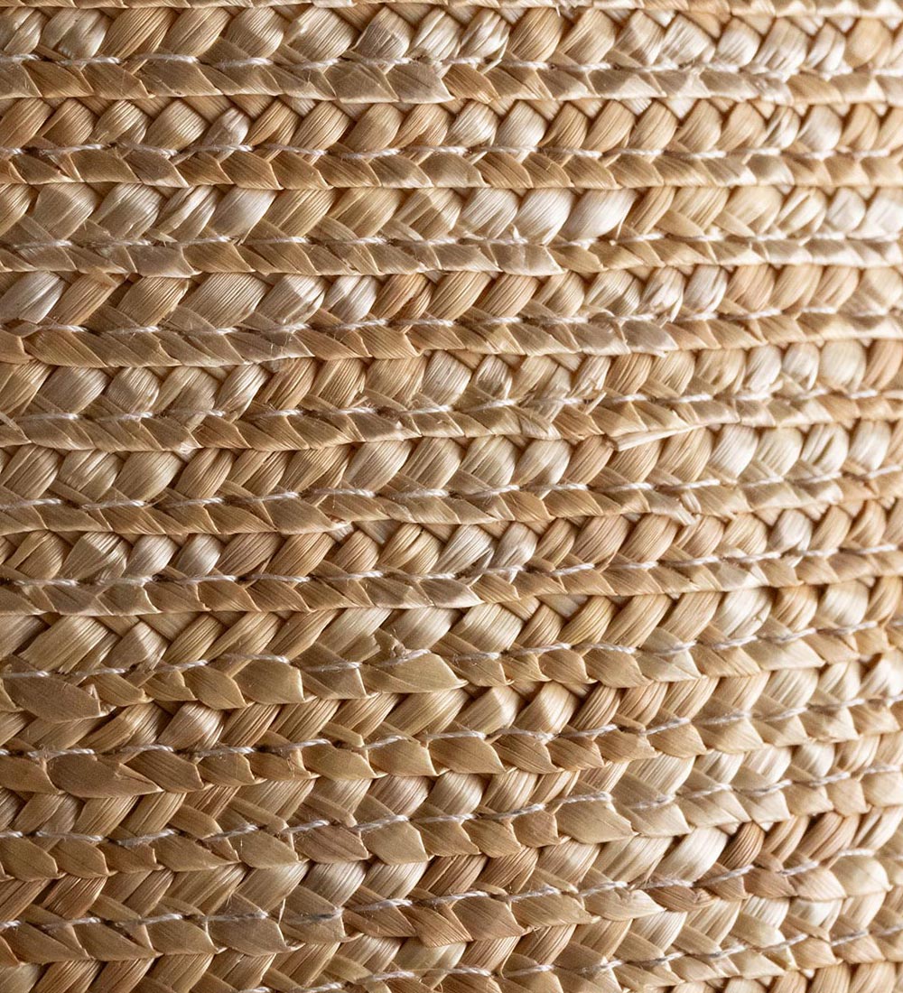 Gros plan sur un tressage en paille de blé
