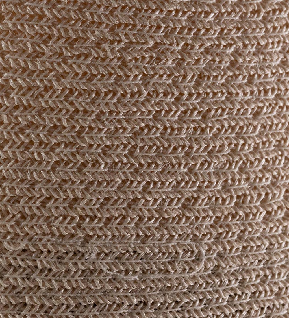 Gros plan sur un tressage en paille de chanvre